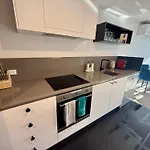 Midnight Luxe 1Br 1Bath Apartment 104 In The Heart Of Braddon Pool Sauna Secure Parking Wine Wifi