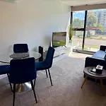 Midnight Luxe 1Br 1Bath Apartment 104 In The Heart Of Braddon Pool Sauna Secure Parking Wine Wifi